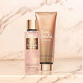 VICTORIA’S SECRET BARE VANILLA SHIMMER (PROMOCION PAREJA-BODY Y CREMA)